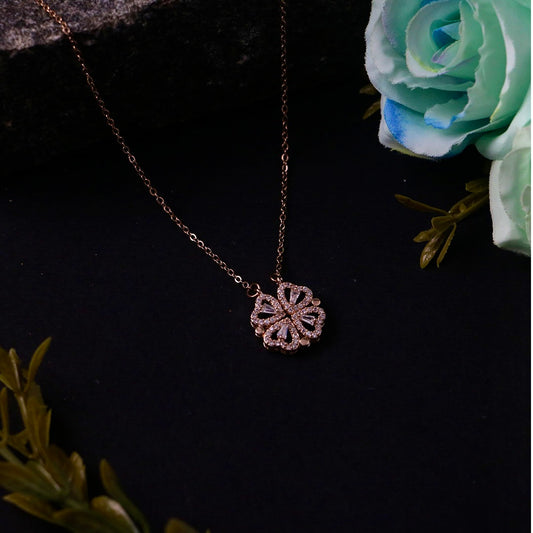 Clover Magnetic Neclace
